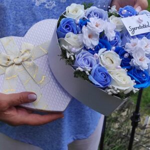 Égszínkék szappanvirág doboz