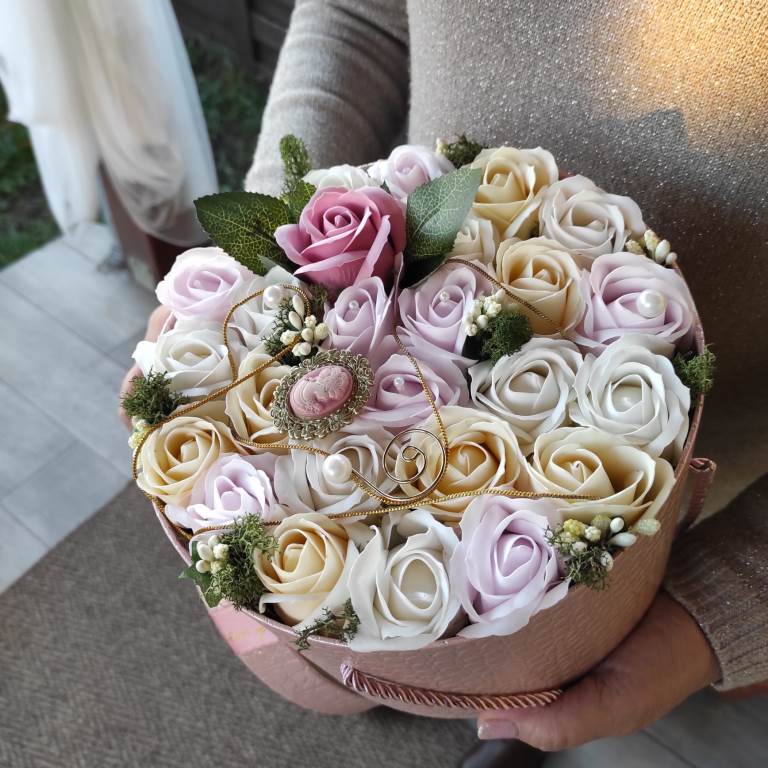 halvány ragyogás szappanvirág doboz