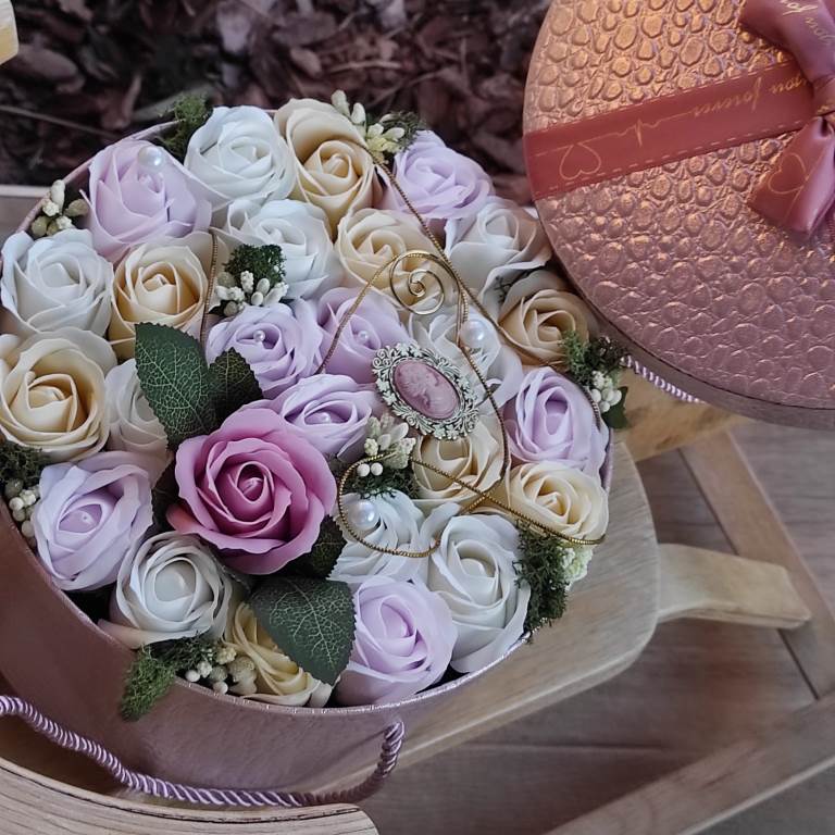 halvány ragyogás szappanvirág doboz