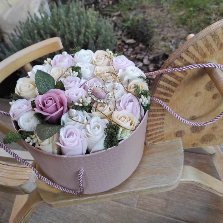 halvány ragyogás szappanvirág doboz