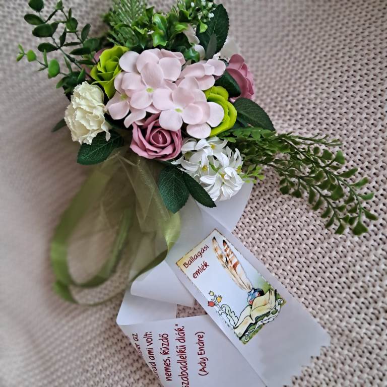 titok szappanvirág csokor